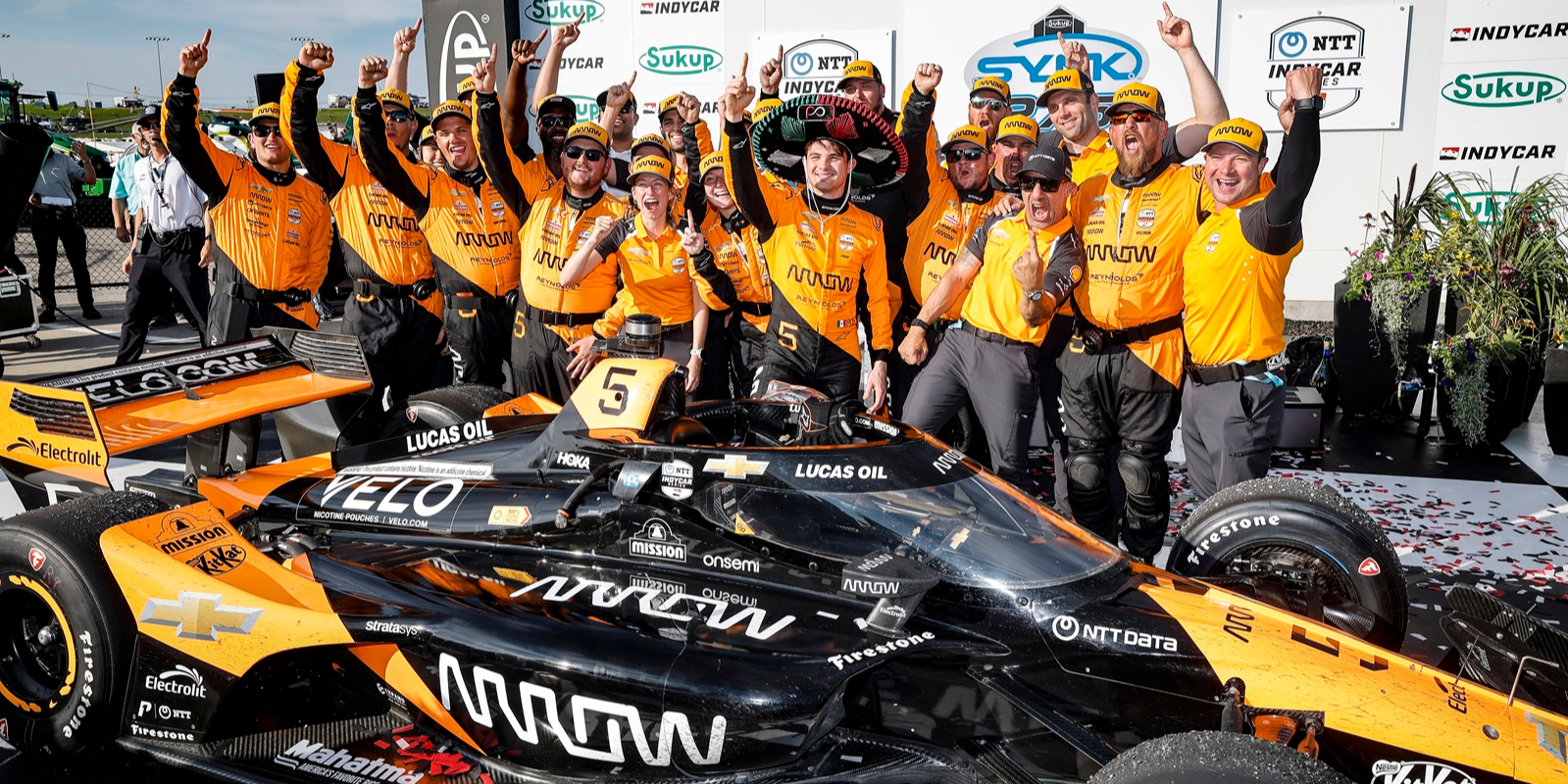 マークアンドロナ・ウィンドブレーカー Sサイズ44 indycar_pato_wins_in_iowa_agai