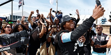 ROWE CHARGES FROM DEEP IN PACK TO WIN AT NASHVILLE 